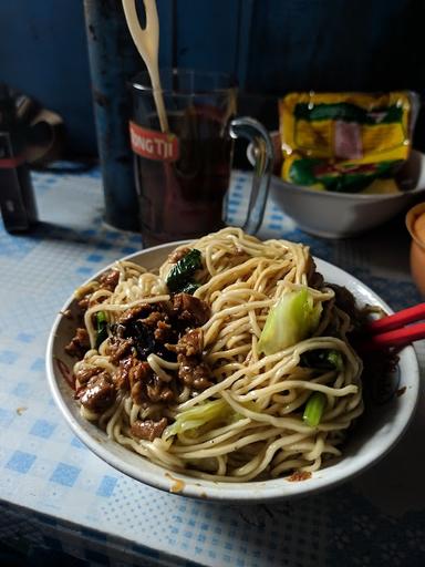 MIE AYAM & BAKSOBU KEKSI