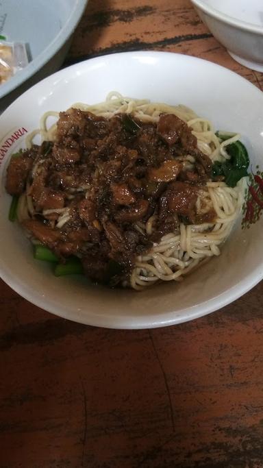 UMKM MIE AYAM PAK KARINO