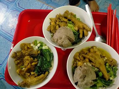 BAKSO DAN MIE AYAM TETANGGA