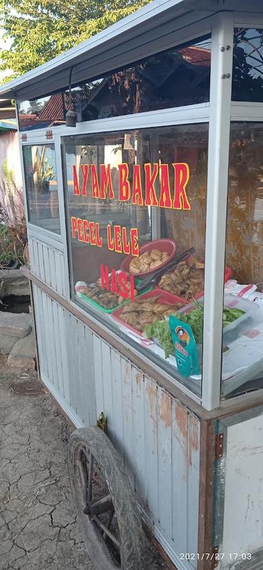 RUMAH MAKAN LESEHAN & AYAM BAKAR MANG UJE