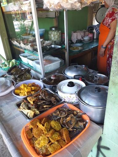 WARUNG NASI IBU EET