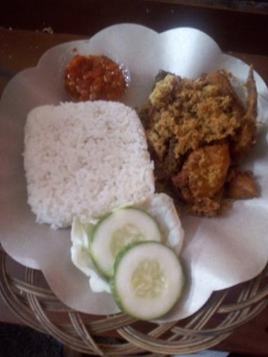 AYAM GORENG TULANG LUNAK HERLIN