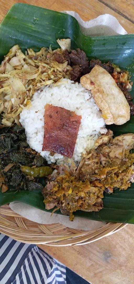 BLI MADE  MASAKAN KHAS BALI (PAK GENDUT LIMOLASAN)