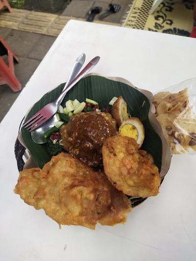 PECEL NASI MERAH