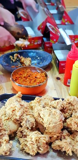 Photo's Pim N Pom Fried Chicken