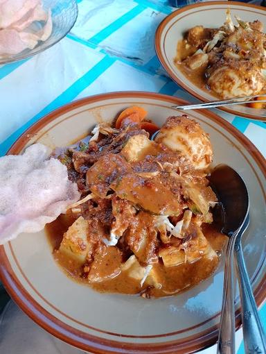 WARUNG LOTEK DAN GADO-GADO BU GIYONO