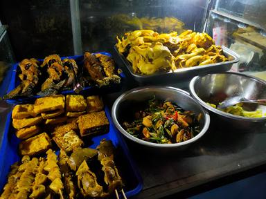 WARUNG MAKAN AYAM PENYET PAK BE