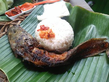 WM.AYAM GORENG & BAKAR NDELALAH BU WIWIK