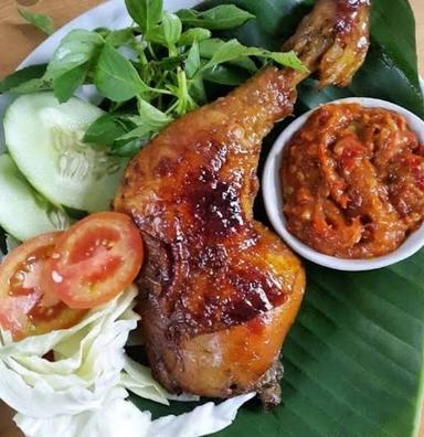 AYAM GEPREK,AYAM BAKAR SARI GENDIS