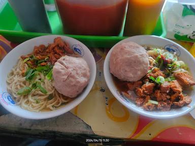 BAKSO DAN MIE AYAM TOMBO ATI