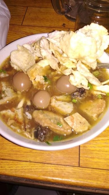 SOTO MBAH MIN DEPAN SWALAYAN