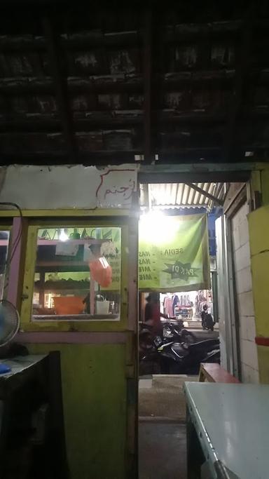 WARUNG MANDALIKA - NASI GORENG, BAKMI, CAPJAY