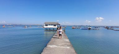 EKAS BEACH BAR AND RESTAURANT