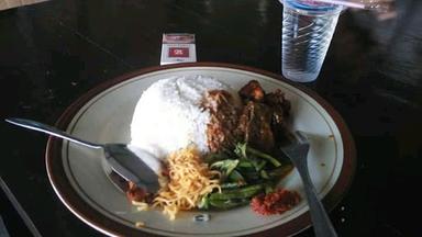 WARUNG MAKAN TANGSI