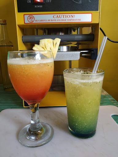 MOCKTAIL EMOJITOS