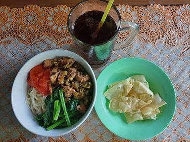 MIE AYAM PANGSIT PAK SUDI