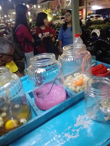 WEDANG RONDE PAK NDUT DEPAN KEDAULATAN RAKYAT