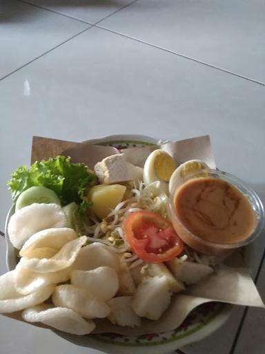 GADO-GADO BU WATI