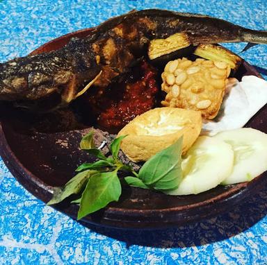 PECEL LELE KHAS SUROBOYO SPESIAL SAMBEL PENCIT