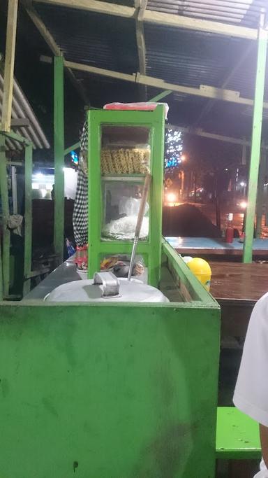 WARUNG BAKSO CAK NURHADI