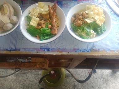 KEDAI MIE AYAM BAKSO GANDARIA