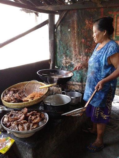 WARUNG AYAM GORENG BU JUMALI