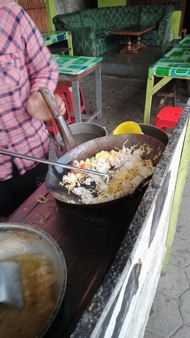 WARUNG BAKMI BU HARI