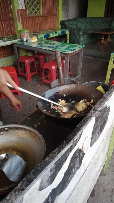 WARUNG BAKMI BU HARI