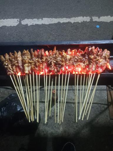 WARUNG SATE AYAM DAN KAMBING CAK TEGUH