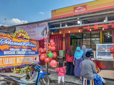 MOZZAIK CHICKEN & BURGER