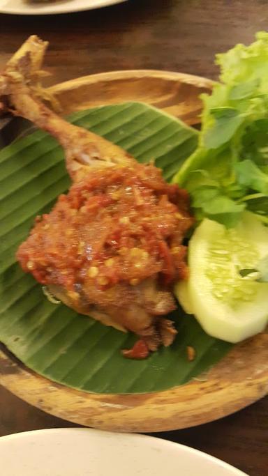 RUMAH MAKAN AYAM BEKAKAK