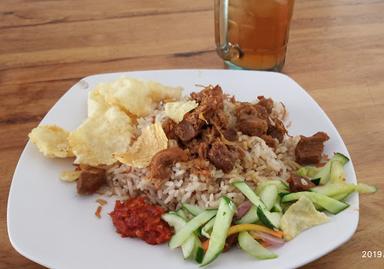 WARUNG MAKAN NASI GONJLENG