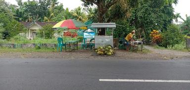 ES KELAPA MUDA BAPAK SARLI