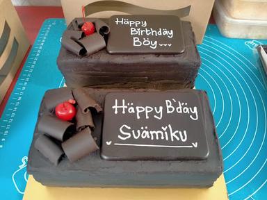 DAPOER AMIH DHEWI CAKE N PASTRY