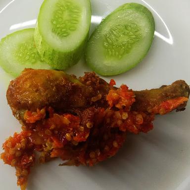 AYAM PENYET MEA KITCHEN