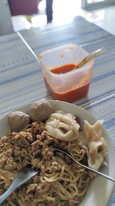 MIE AYAM BANGKA AWAT AKOACE