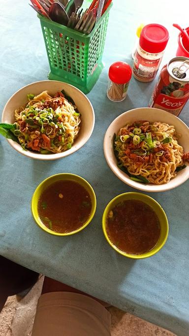 MIE AYAM PANGSIT KOTA