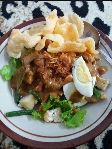 GADO GADO & RUJAK MANIS PRONOYUDO