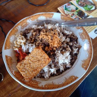 WARUNG NASI BAMBOE