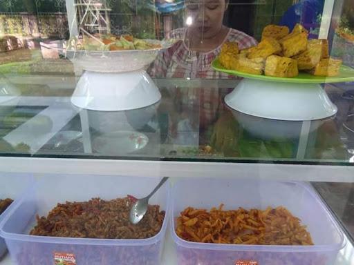 WARUNG NASI MAMA YOH