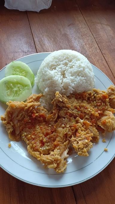 AYAM GEPREK RESTU IBU