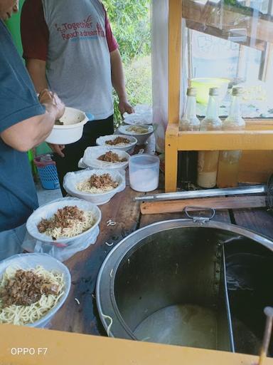 MIE DAN BAKSO BEN LARIS