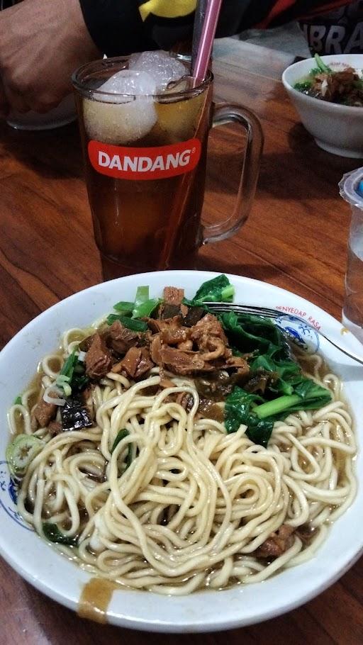 WARUNG BAKSO DAN MIE AYAM PRIMADONA