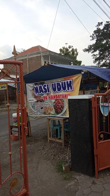 LESEHAN NASI UDUK BU HANDAYANI