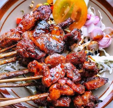 SATE KAMBING PAK BEJO (MARAKNE TUMAN)