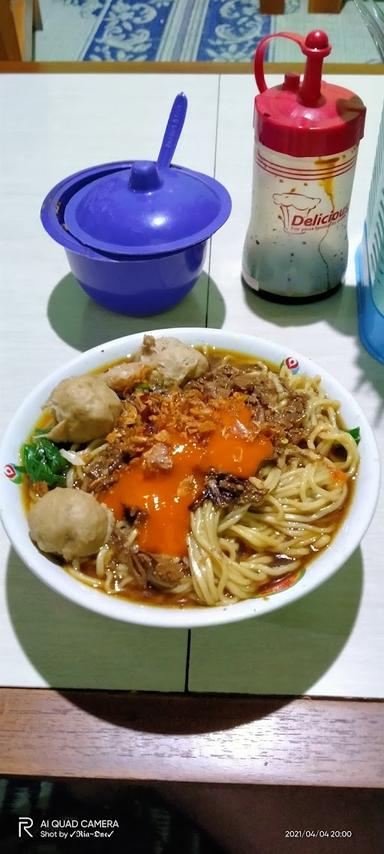 WARUNG MIE AYAM BAKSO KEMBAR NAURA WONOGIRI