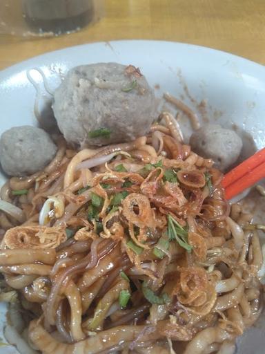 MIE BASO MIE AYAM BUBUR AYAM FARHAN