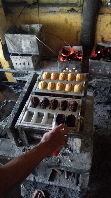 WARUNG KOPI-KUE BALOK TRIJAYA