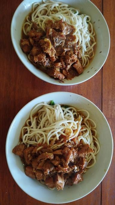 MIE AYAM DAN MIE KAMBING DARMO YOSO 1