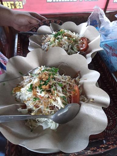 SOTO AYAM DAN SOTO GARING MBAK NANIK